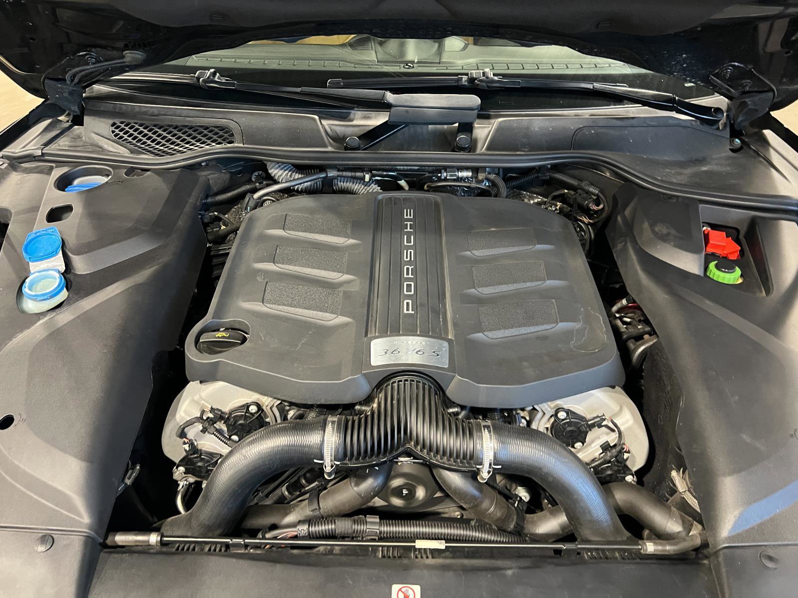 Used 2016 Porsche Cayenne S AWD/4WD image 48