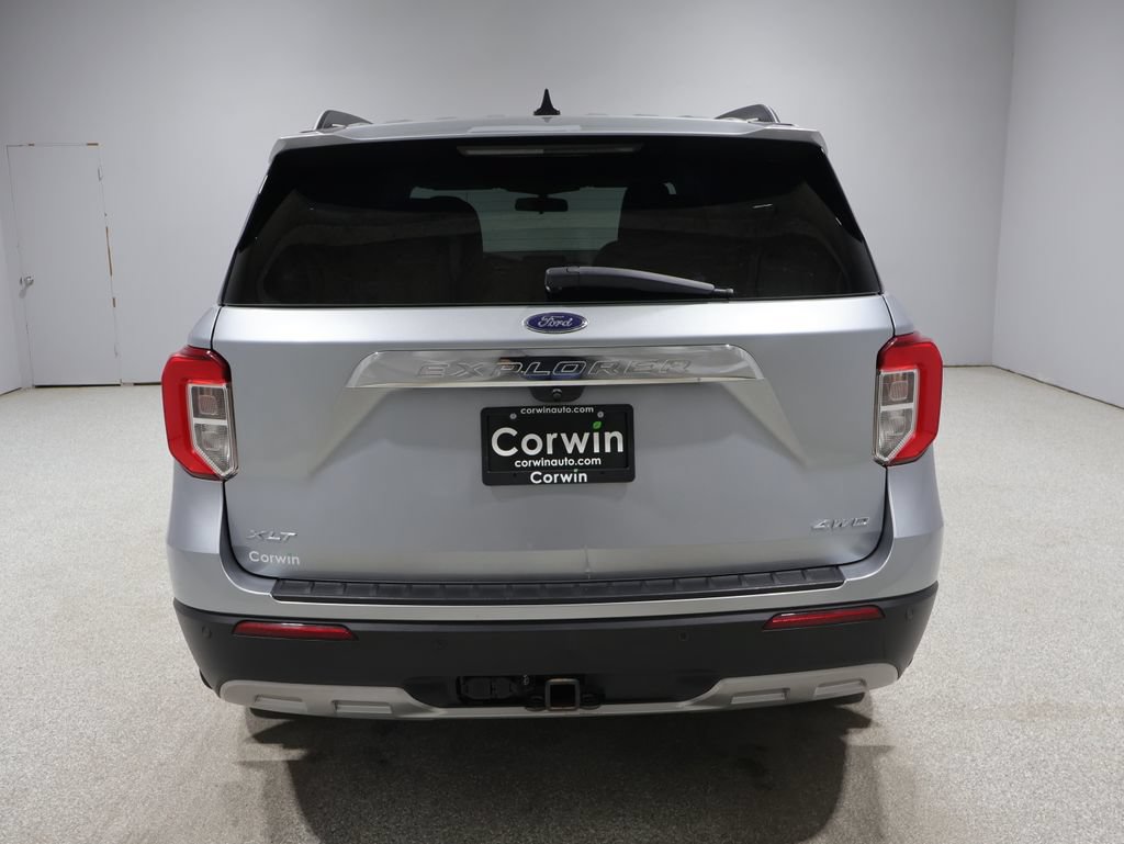 Used 2022 Ford Explorer XLT AWD/4WD image 3