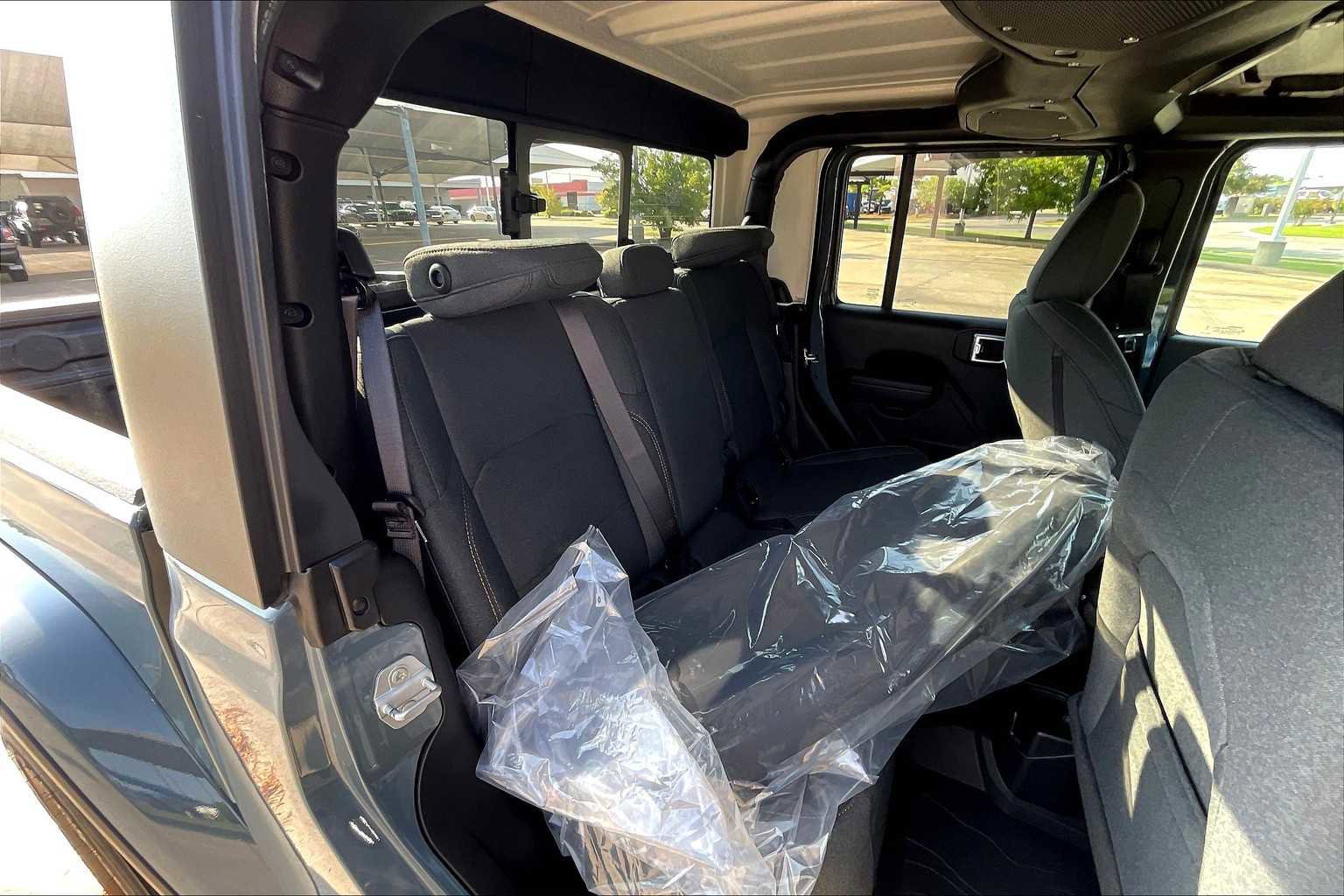 New 2025 Jeep Gladiator Sport image 21