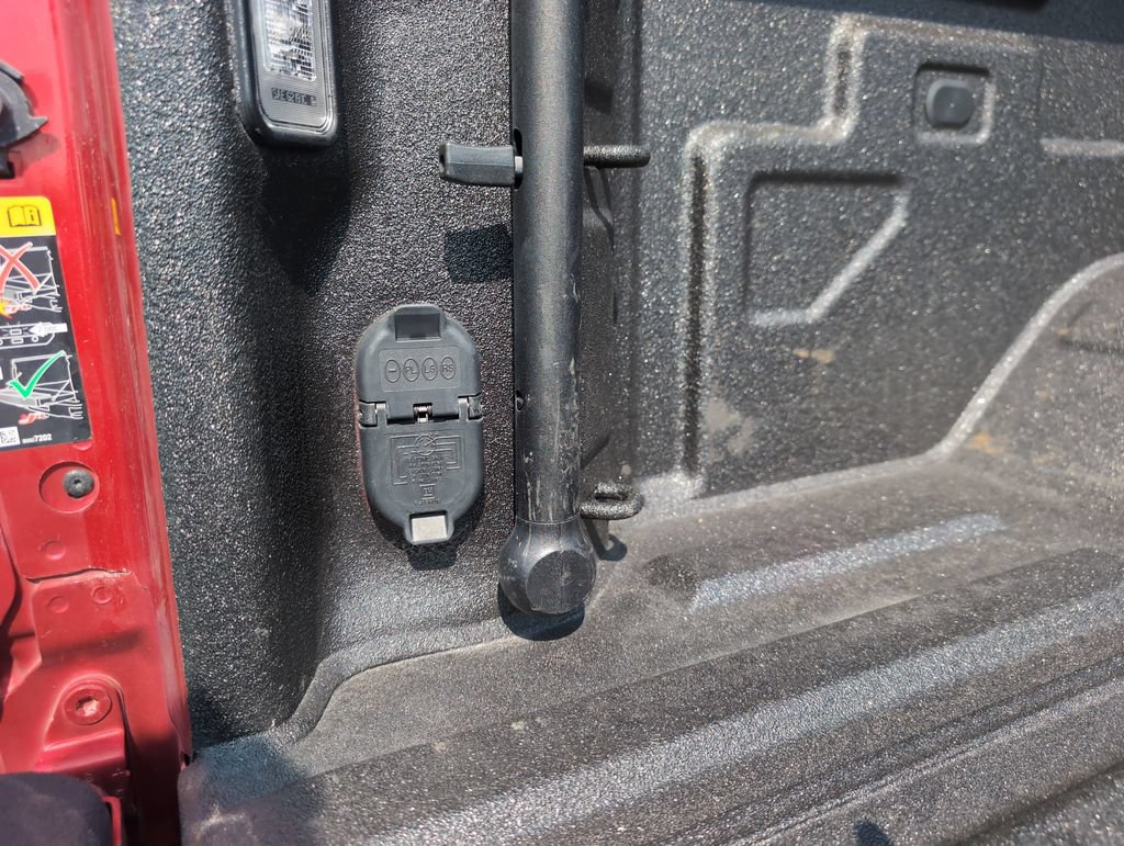Used 2025 GMC Sierra 2500 AT4 w/ AT4 Premium Plus Package AWD/4WD image 12