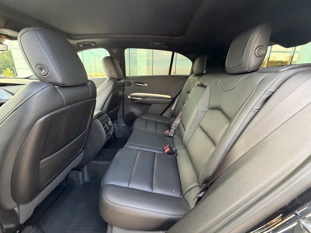 Used 2022 Cadillac XT4 Premium Luxury w/ Enhanced Visibility Package FWD image 16