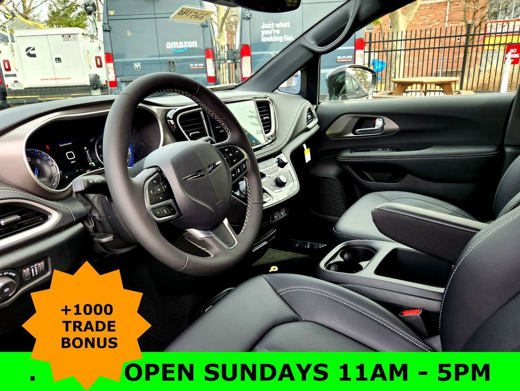 New 2025 Chrysler Pacifica Select image 19