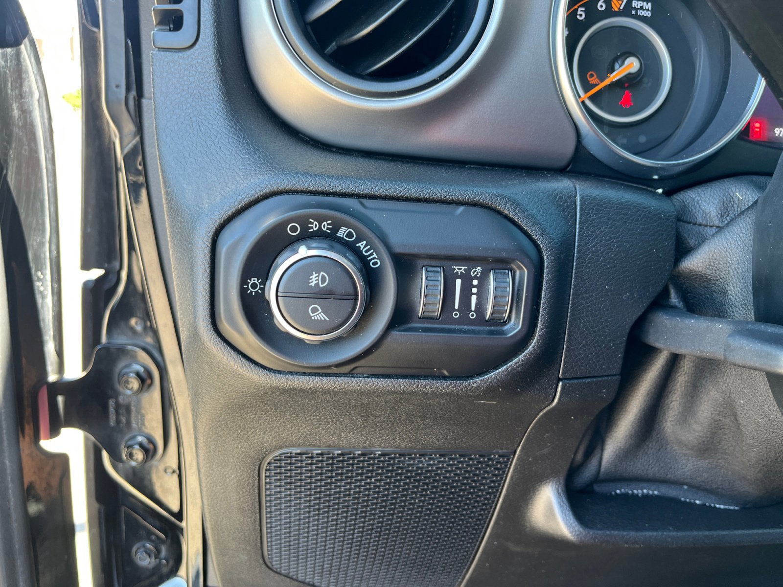 Used 2020 Jeep Gladiator Sport w/ Quick Order Package 24S image 33