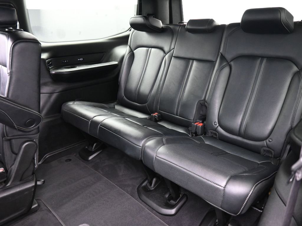 Used 2022 Jeep Wagoneer Series III w/ Flexible Seating Group image 15