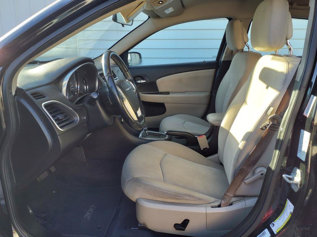 Used 2013 Chrysler 200 Touring FWD image 7
