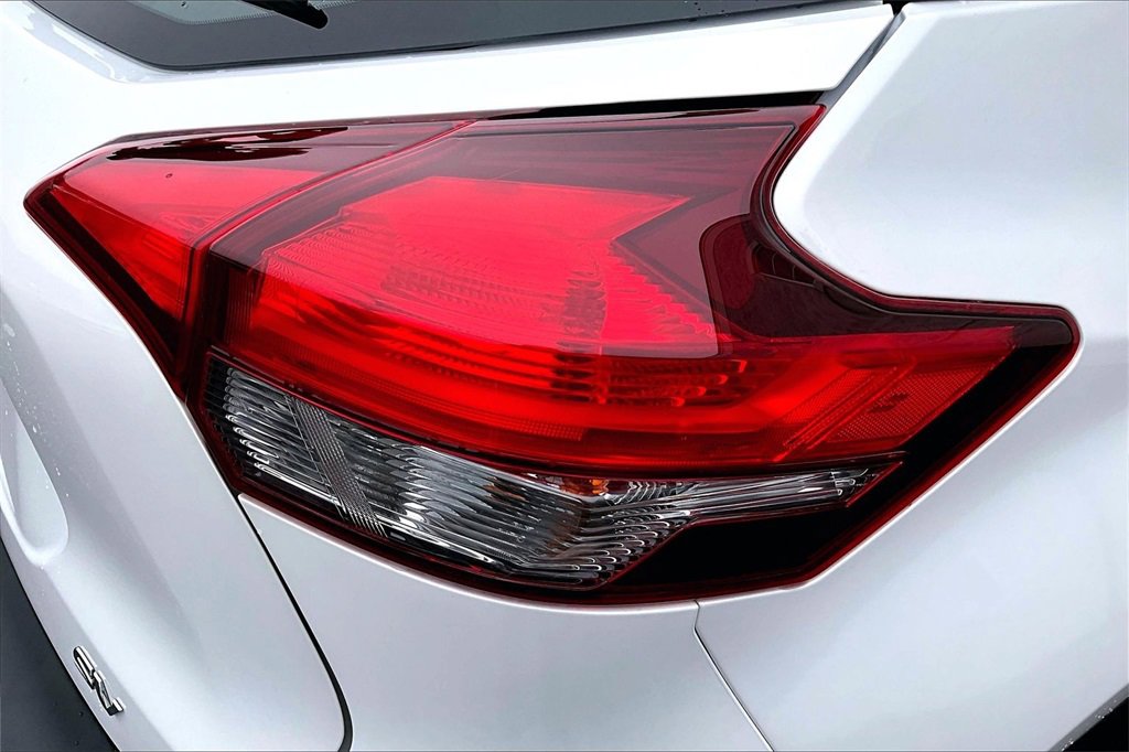 Certified 2019 Nissan Kicks SV image 29
