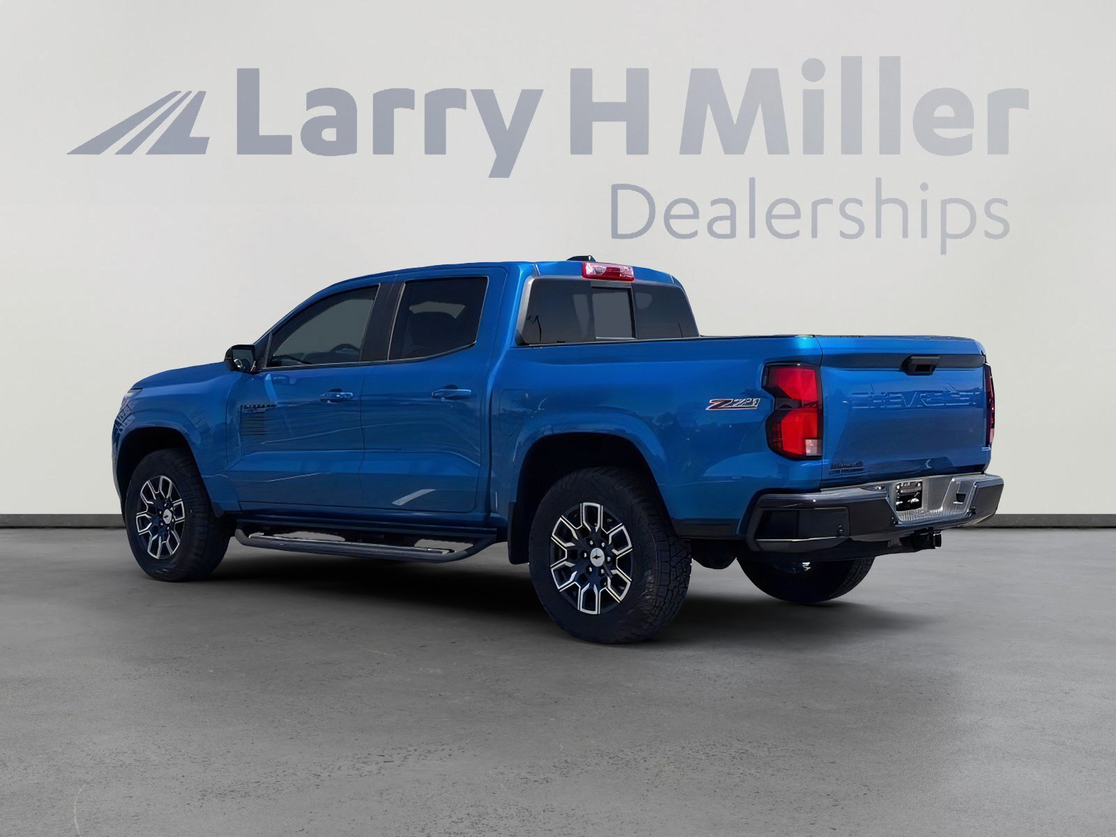 Used 2023 Chevrolet Colorado Z71 w/ Z71 Convenience Package 2 AWD/4WD image 3