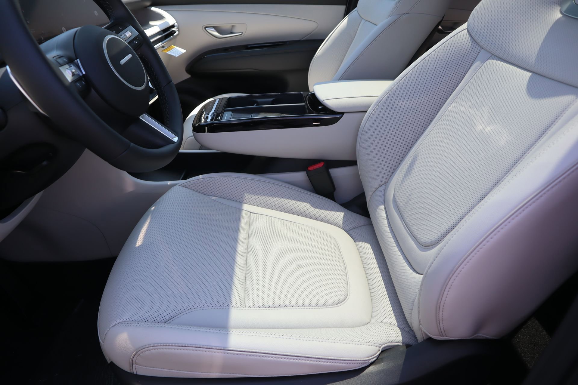 New 2025 Hyundai Tucson Limited image 18