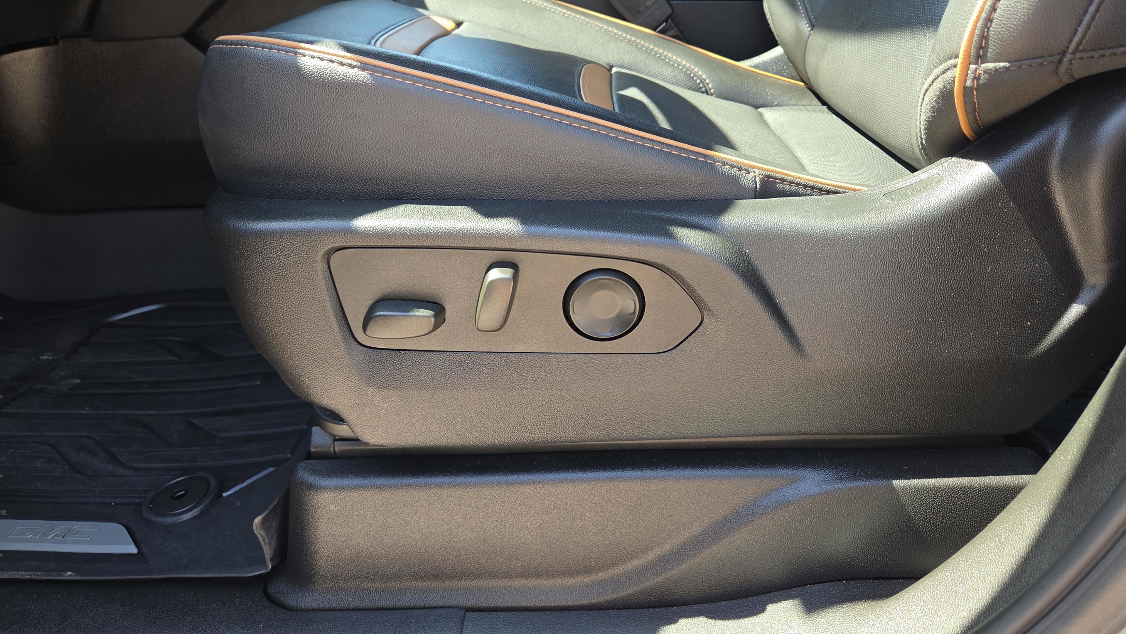 Used 2023 GMC Yukon XL AT4 w/ AT4 Premium Plus Package image 19