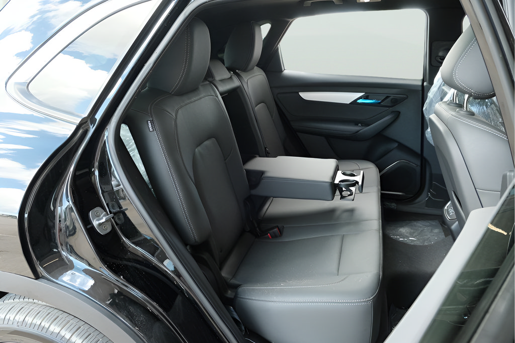 New 2025 VinFast VF 8 Plus AWD/4WD image 17