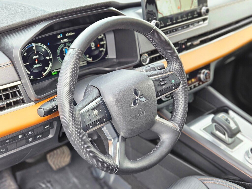 Used 2023 Mitsubishi Outlander SEL image 16