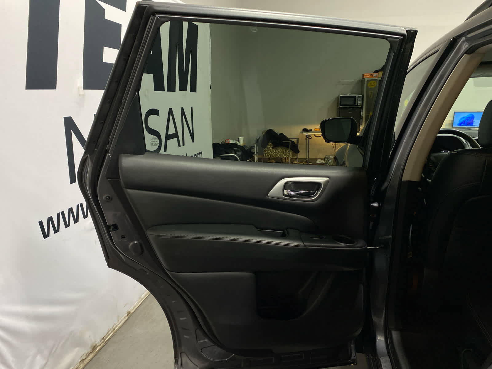 Used 2018 Nissan Pathfinder SL w/ Midnight Edition Package image 23