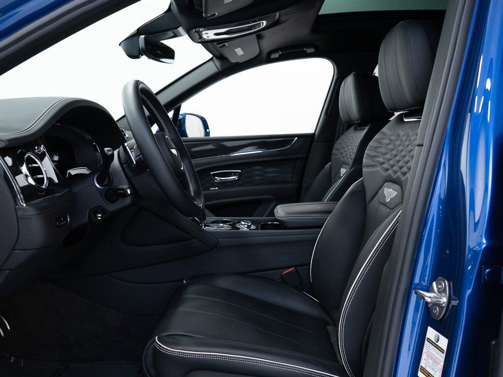 Used 2025 Bentley Bentayga Extended Wheelbase image 15