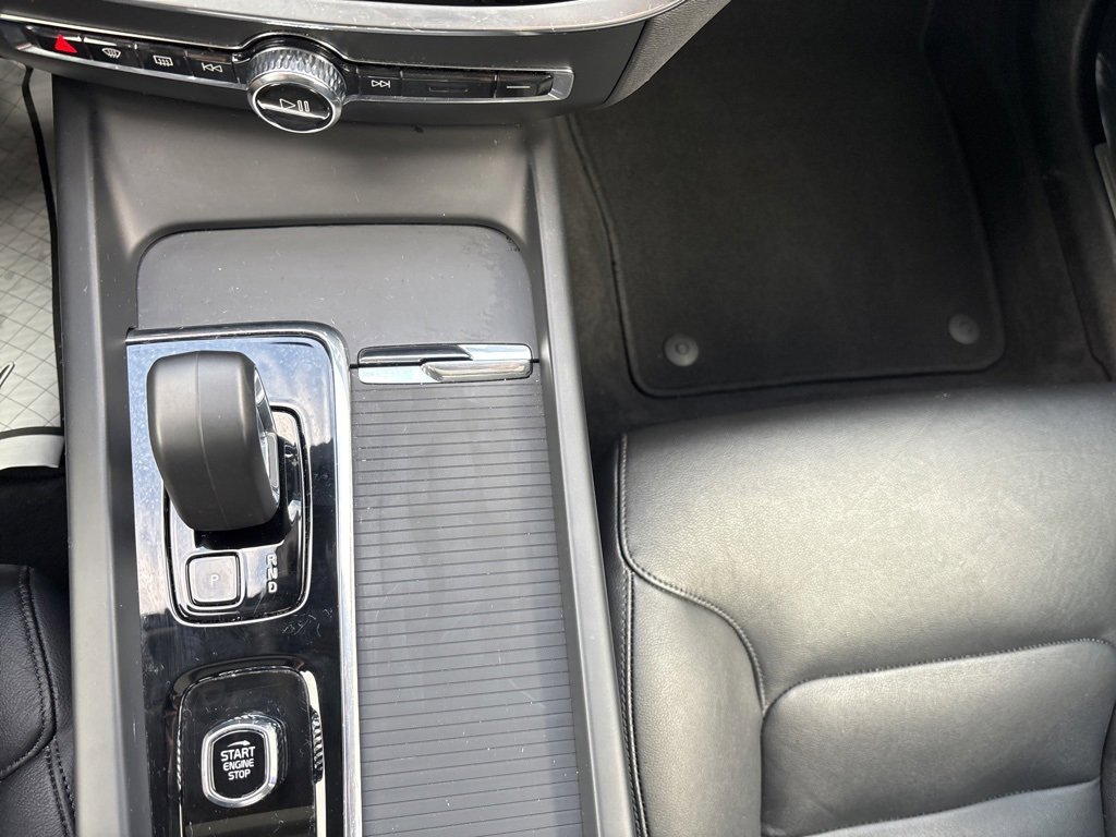 Certified 2025 Volvo S60 B5 Core image 27