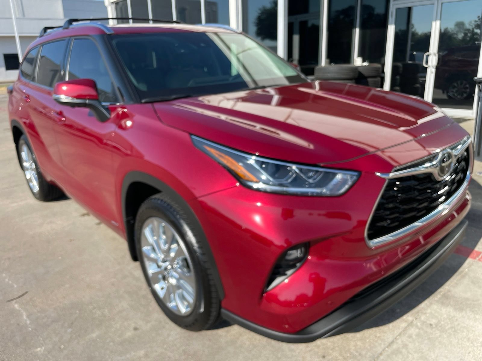 Used 2026 Toyota Highlander Limited AWD/4WD image 4