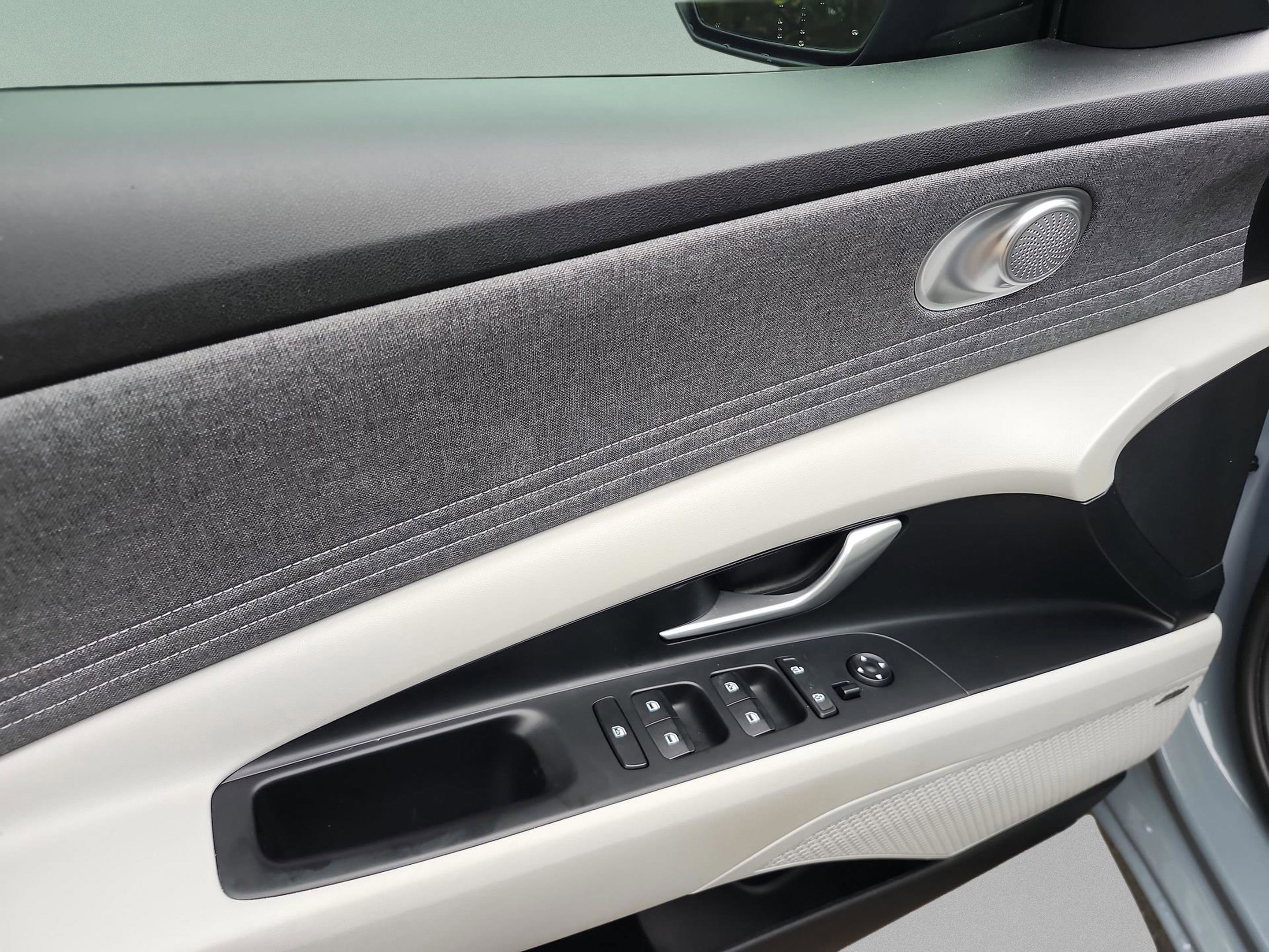 Used 2022 Hyundai Elantra Limited image 15