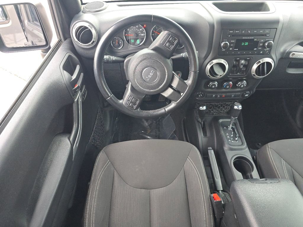 Used 2017 Jeep Wrangler Unlimited Sahara w/ Connectivity Group image 20