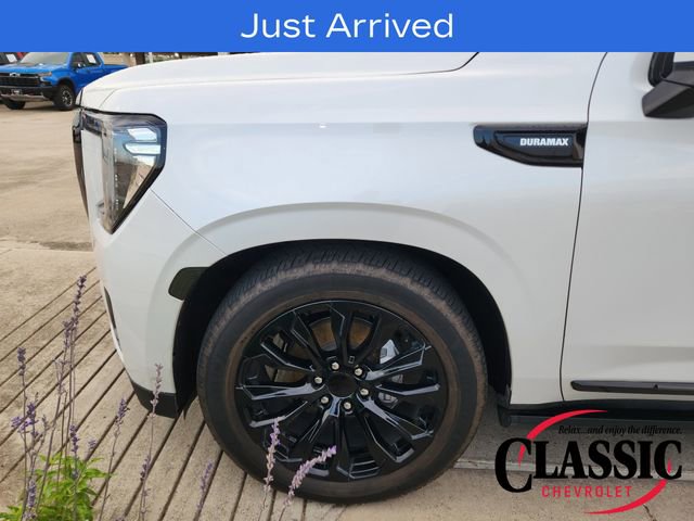 Used 2023 GMC Yukon XL Denali w/ Advanced Technology Package AWD/4WD image 10