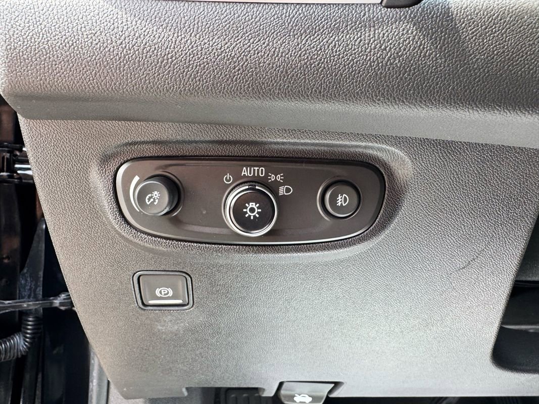 Used 2023 GMC Terrain SLT image 11