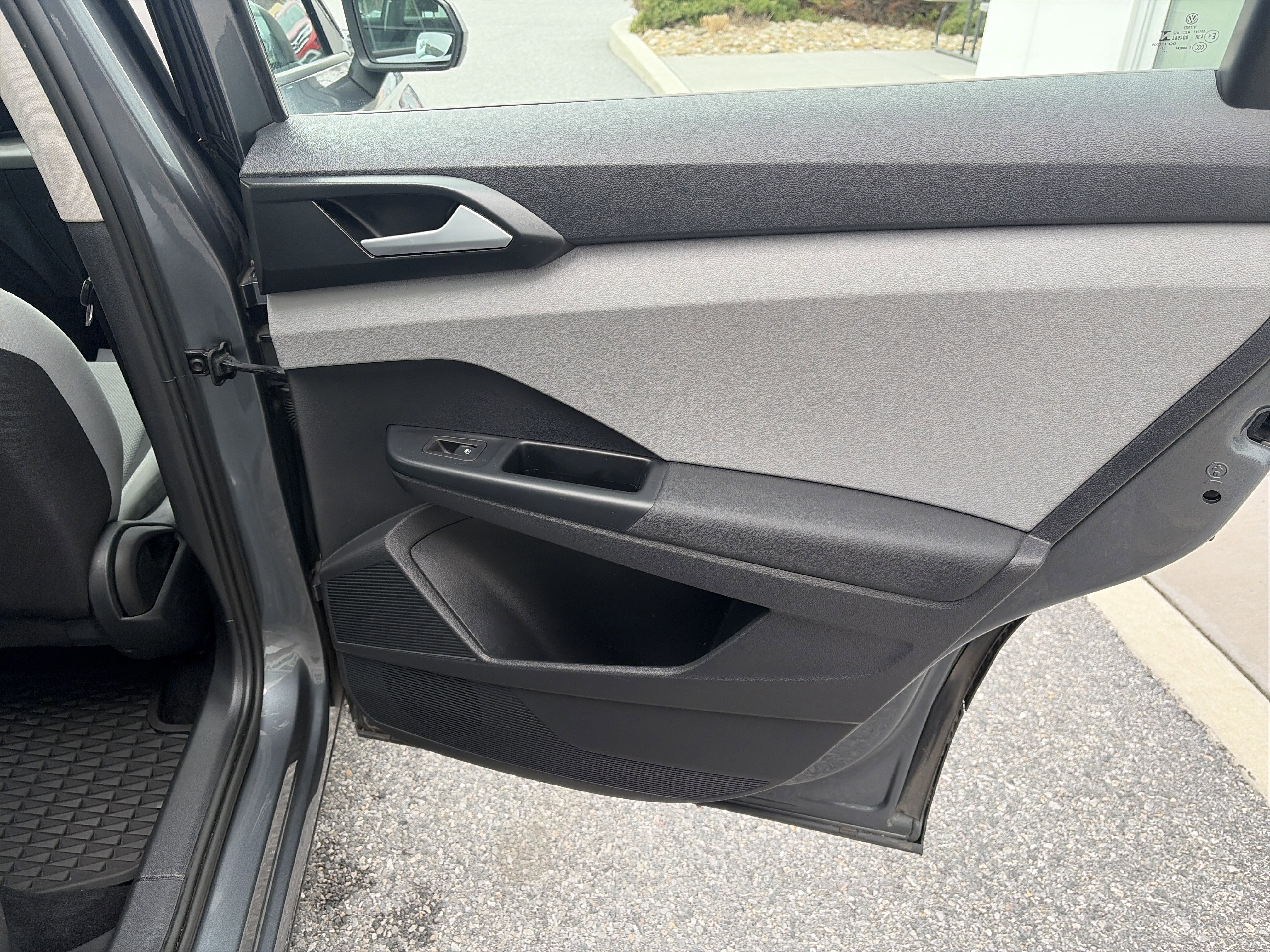 Used 2022 Volkswagen Taos S image 27