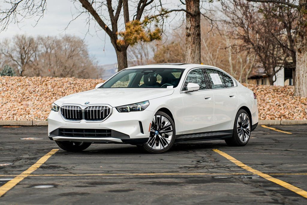 Used 2025 BMW i5 xDrive40 w/ Premium Package image 1