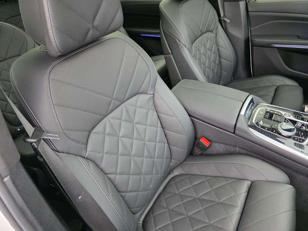 Used 2024 BMW X7 xDrive40i w/ M Sport Package image 31