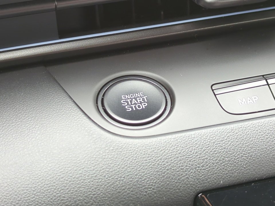 Certified 2025 Hyundai Elantra SEL image 29