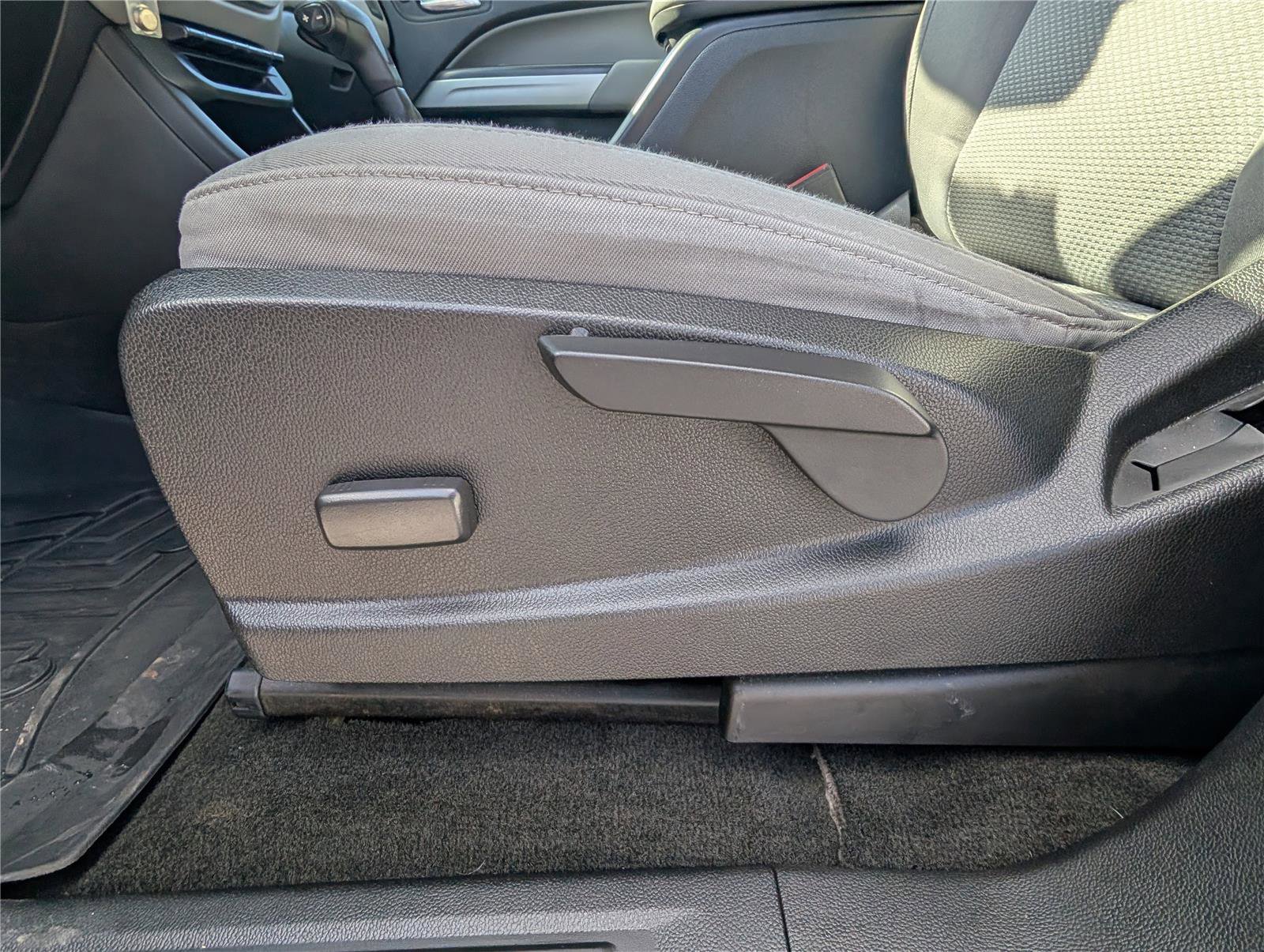 Used 2018 Chevrolet Colorado LT w/ LT Convenience Package image 16