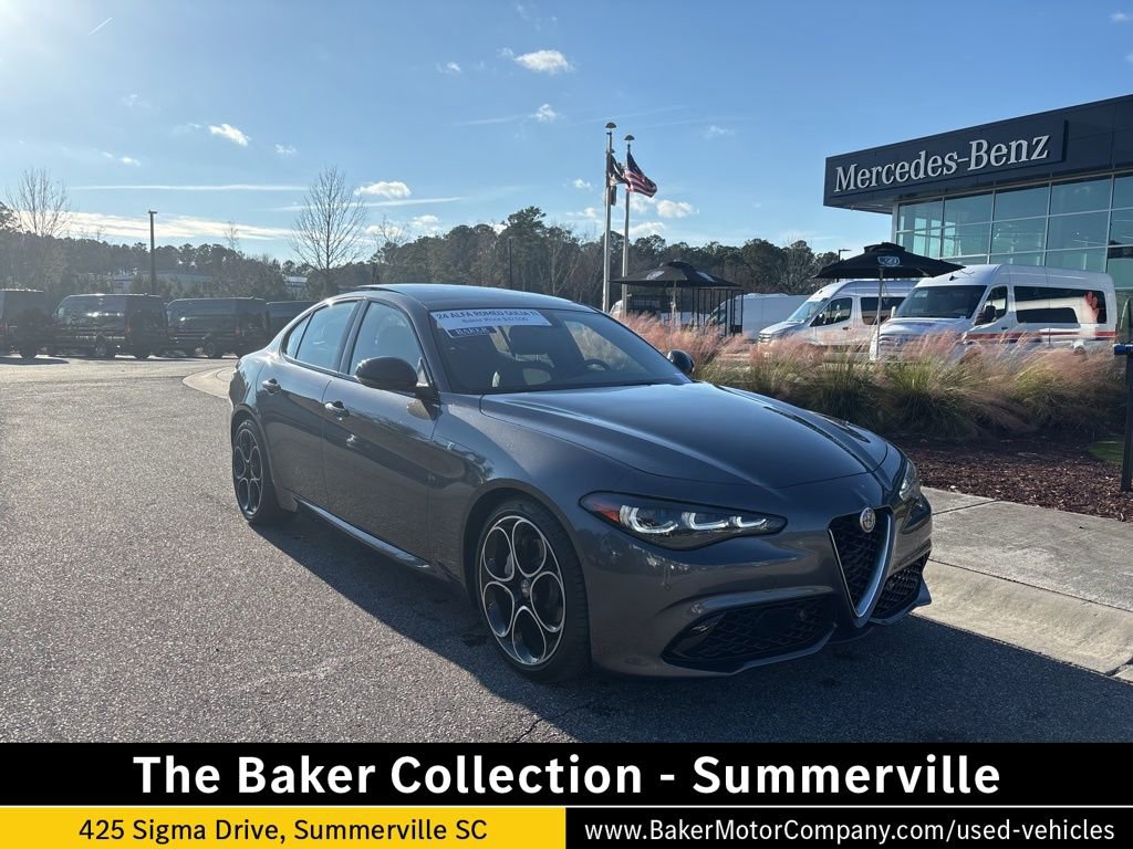 Used 2024 Alfa Romeo Giulia Ti RWD image 1