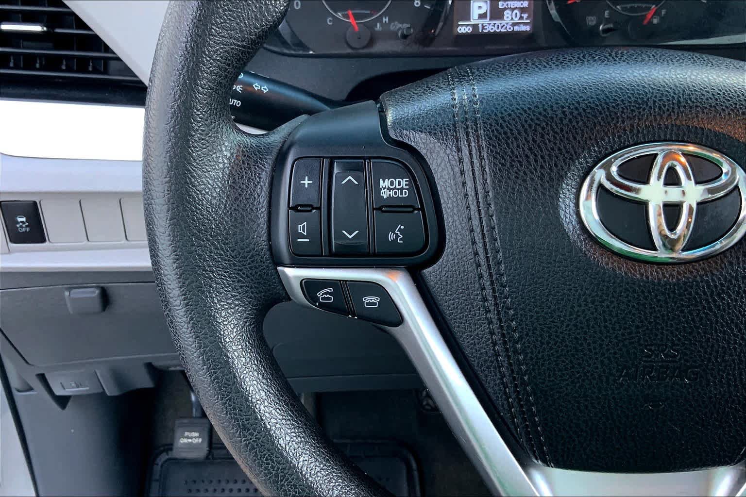 Used 2015 Toyota Sienna LE FWD image 23