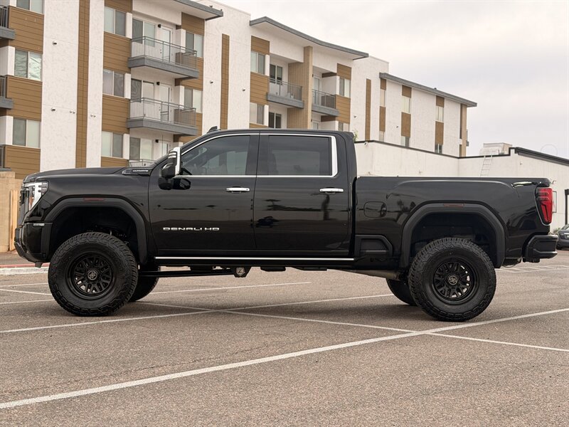 Used 2024 GMC Sierra 2500 Denali Ultimate AWD/4WD image 6