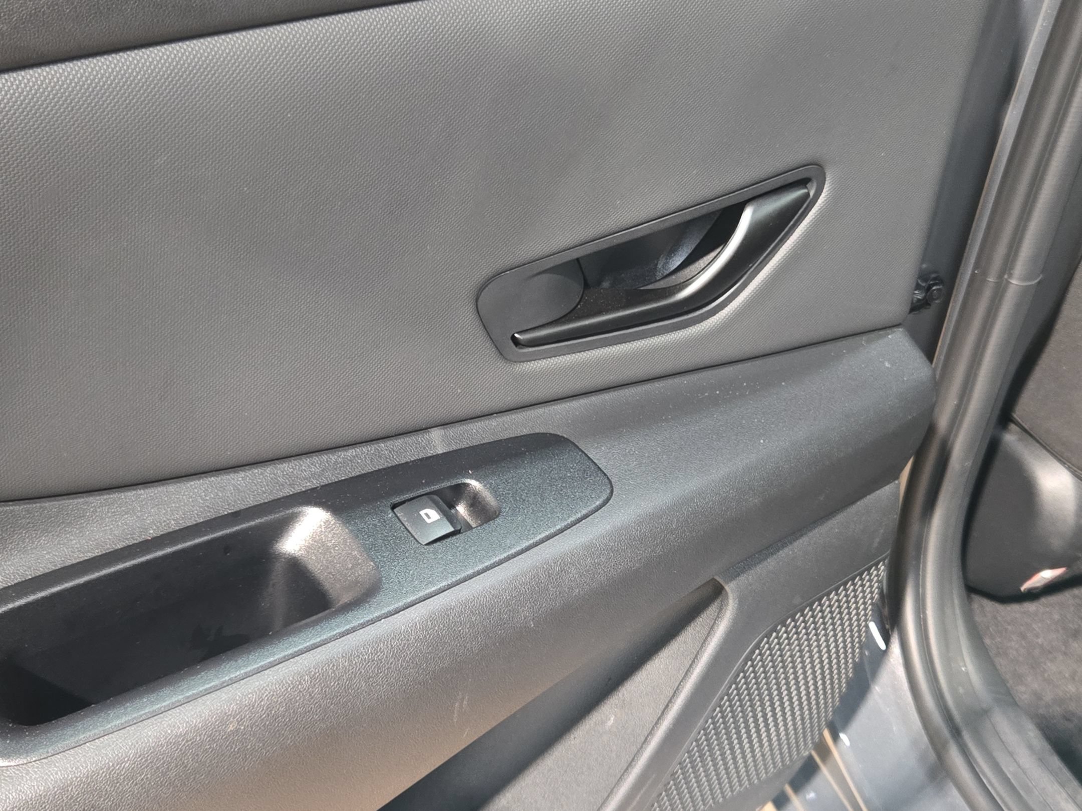 Used 2025 Hyundai Elantra Sport FWD image 34