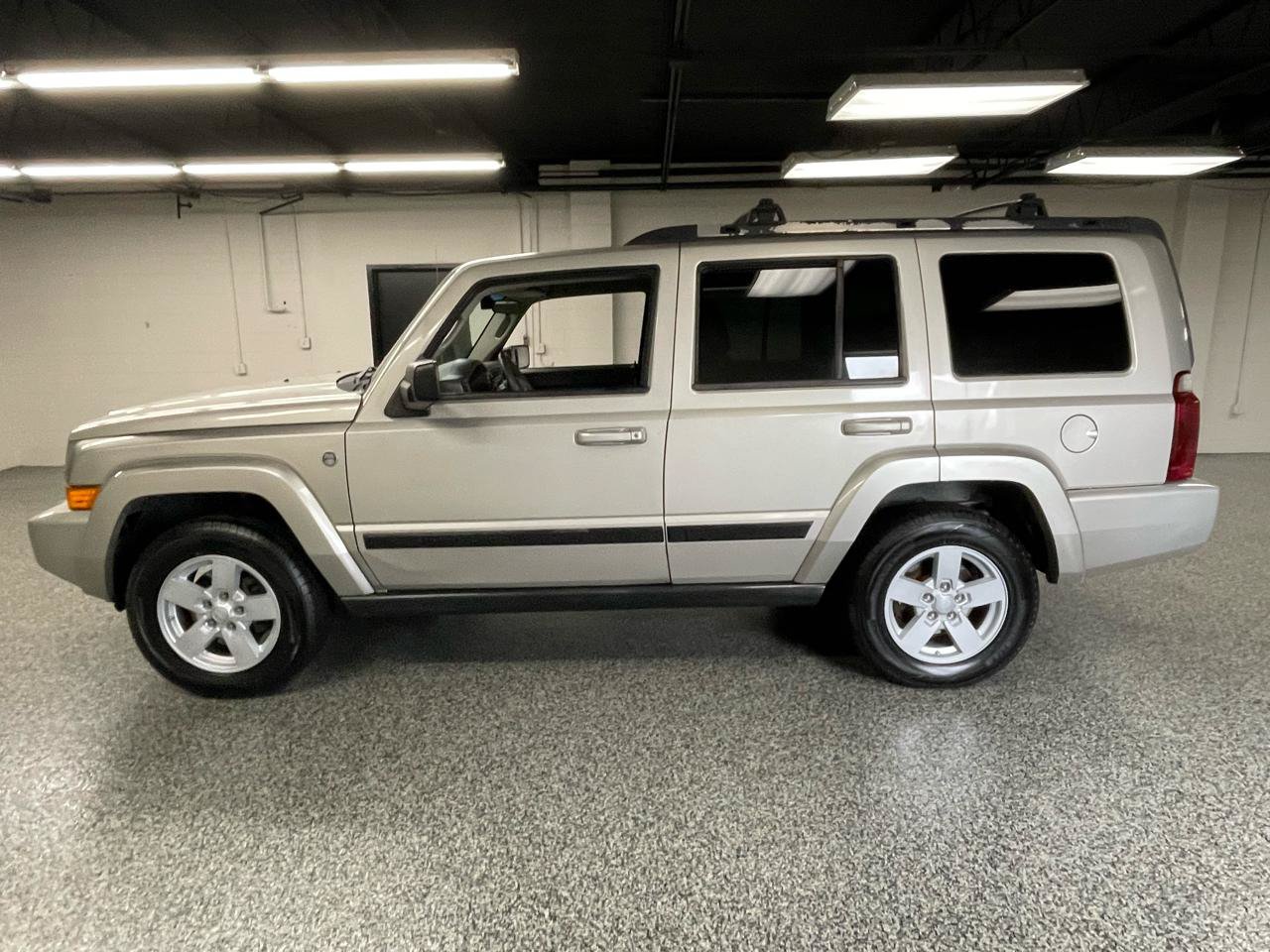 Used 2007 Jeep Commander Sport w/ Skid Plate Group AWD/4WD image 9