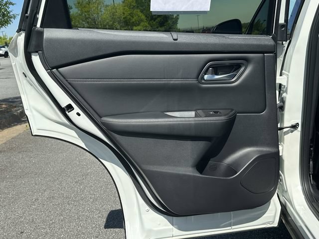 Certified 2025 Nissan Rogue SL w/ Tech Package AWD/4WD image 24