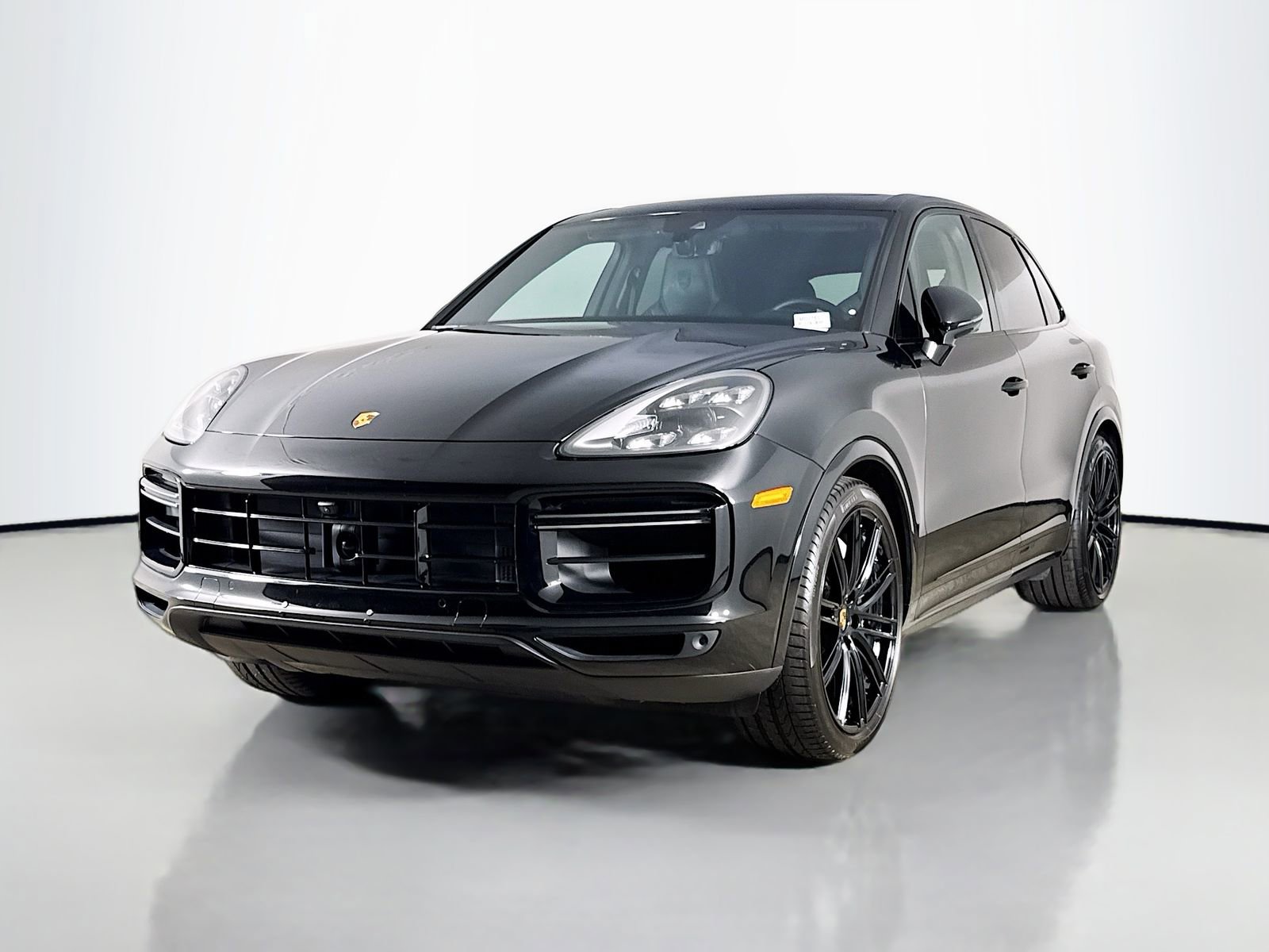 Used 2023 Porsche Cayenne Turbo image 3