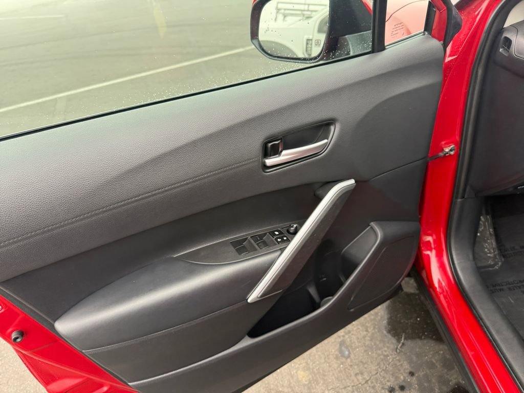 Used 2022 Toyota Corolla Cross XLE w/ Convenience Package image 11