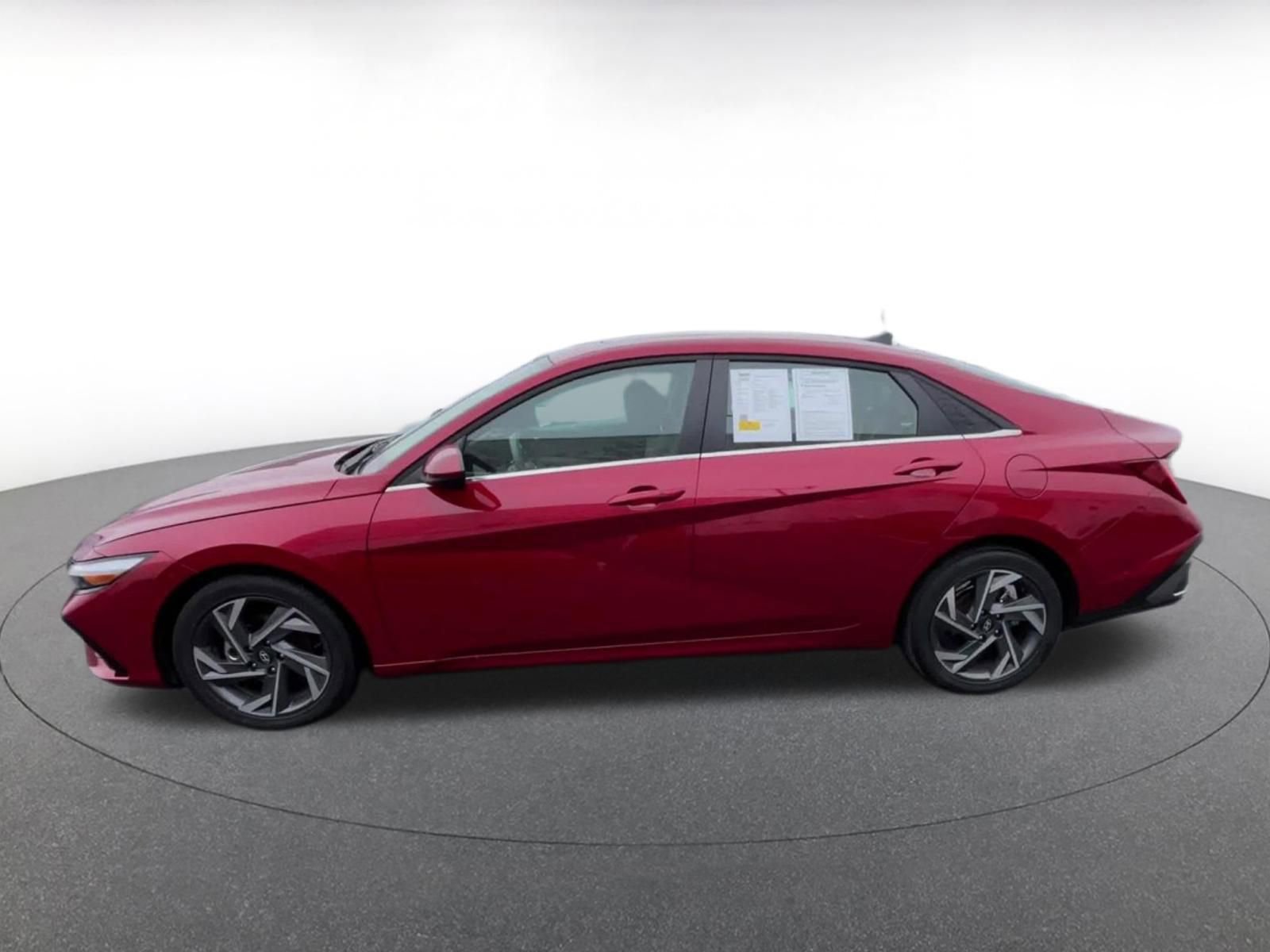 Used 2025 Hyundai Elantra SEL image 8