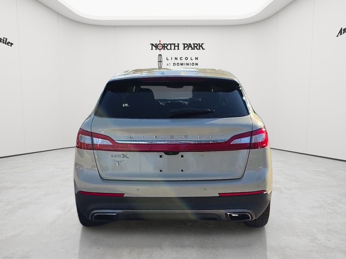 Used 2016 Lincoln MKX Select w/ Select Plus Package FWD image 4