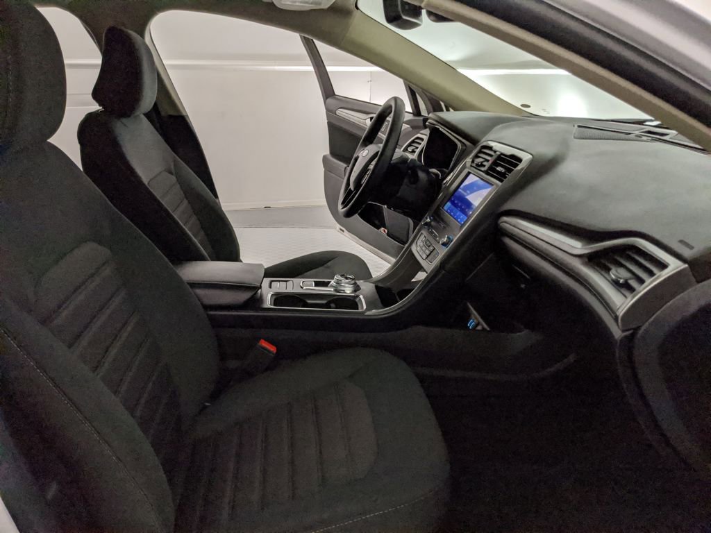 Used 2020 Ford Fusion SE image 20