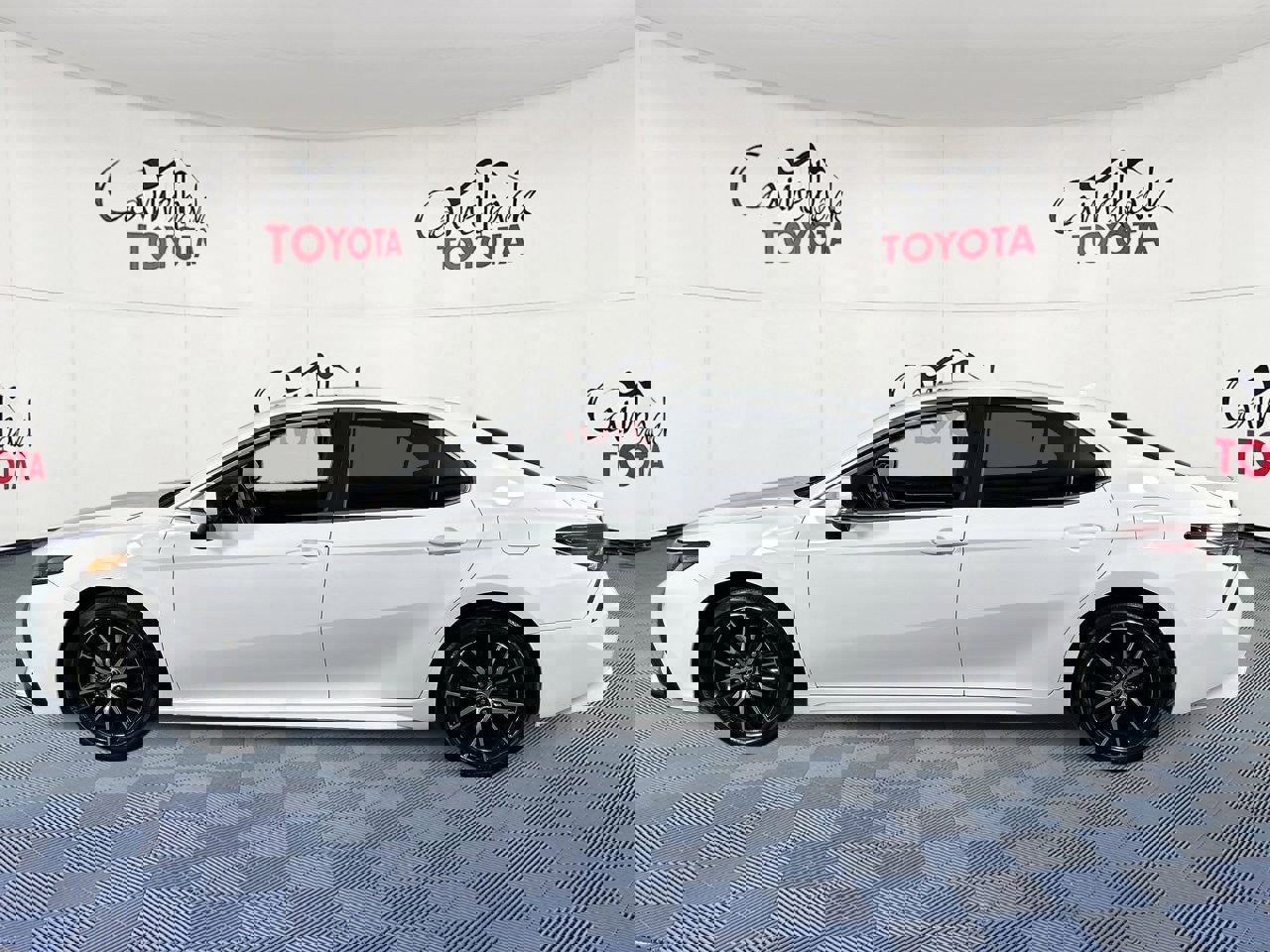 Used 2023 Toyota Camry SE image 5
