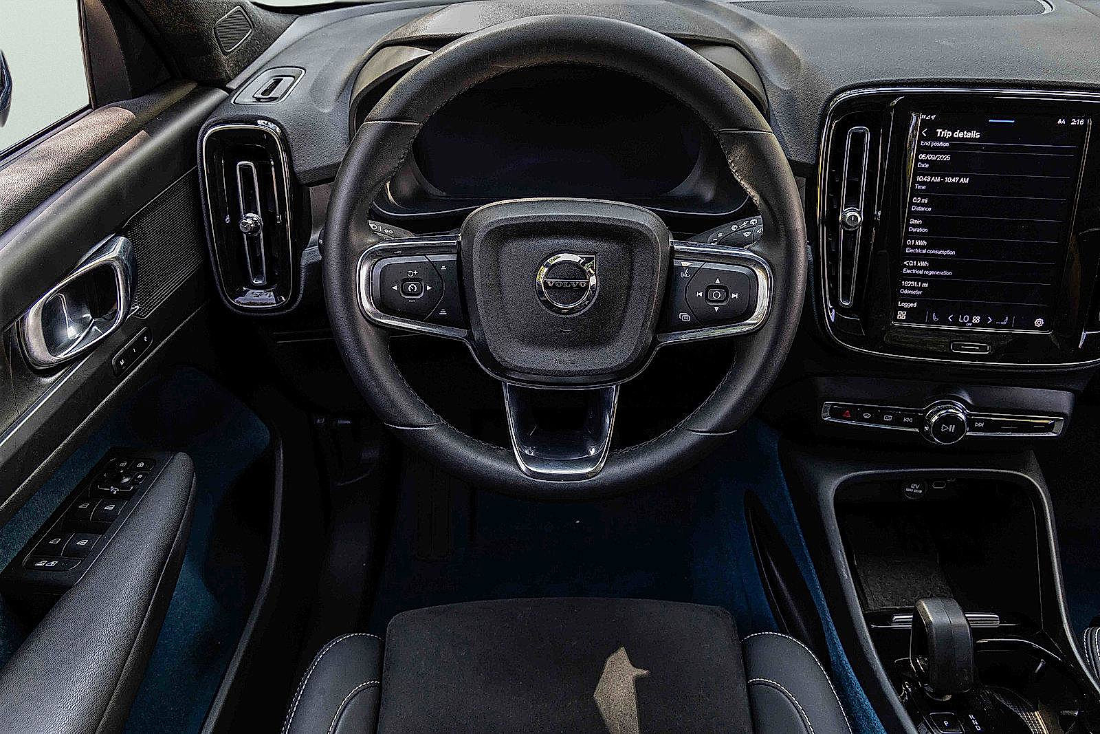 Used 2023 Volvo XC40 Recharge Plus w/ Protection Package Premier image 16