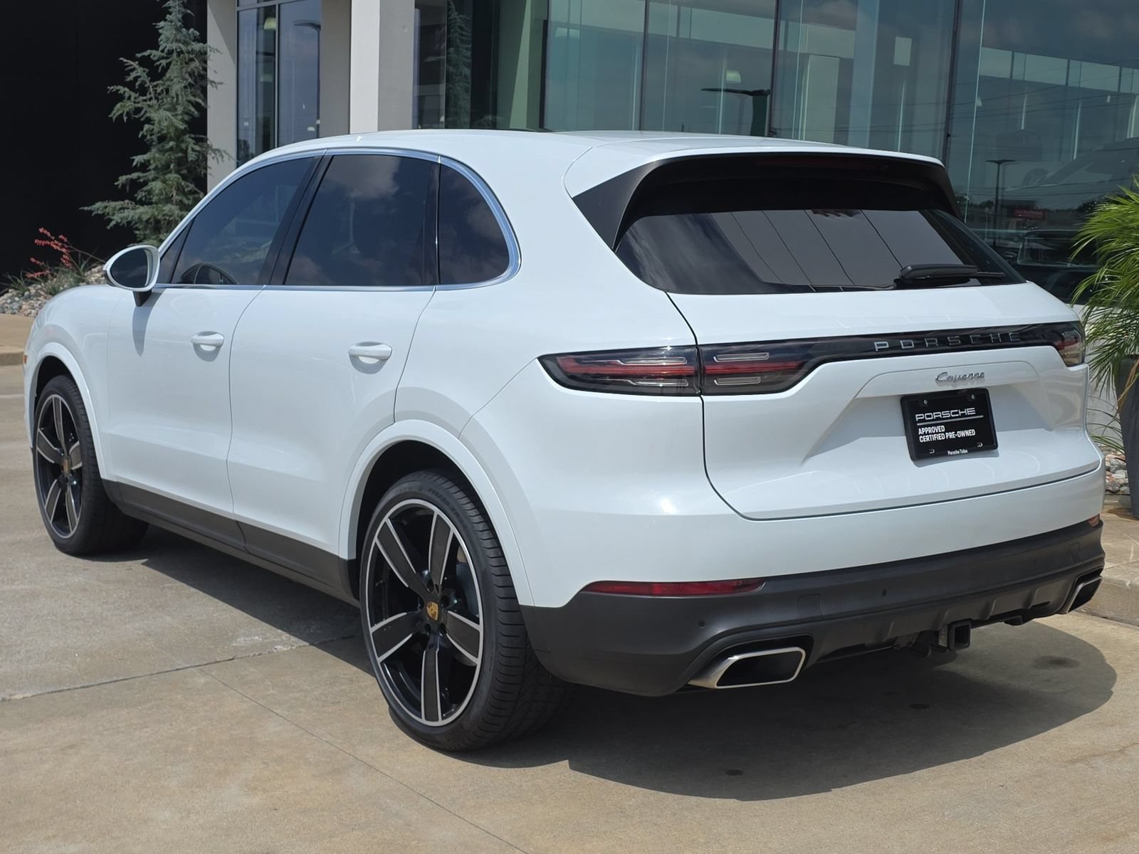 Certified 2023 Porsche Cayenne w/ Premium Package AWD/4WD image 3