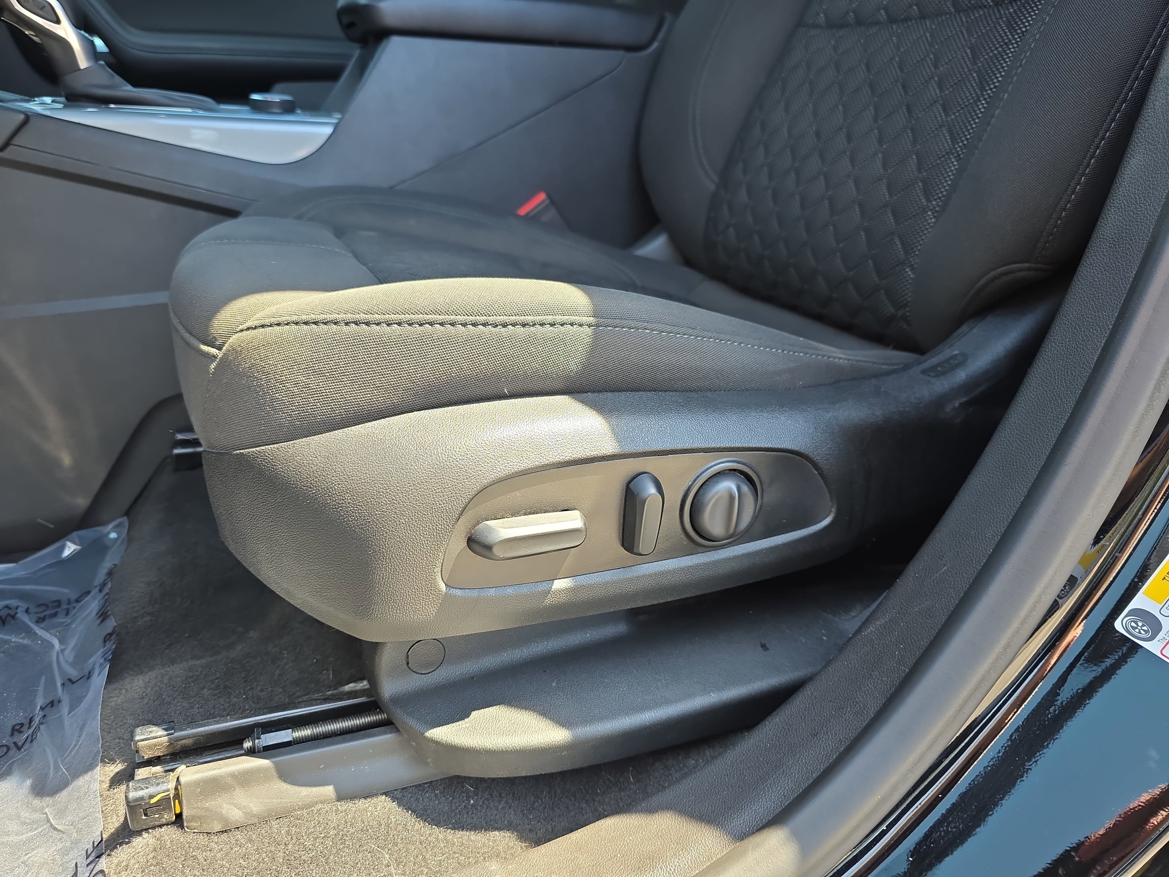 Used 2021 Chevrolet Blazer LT FWD image 27