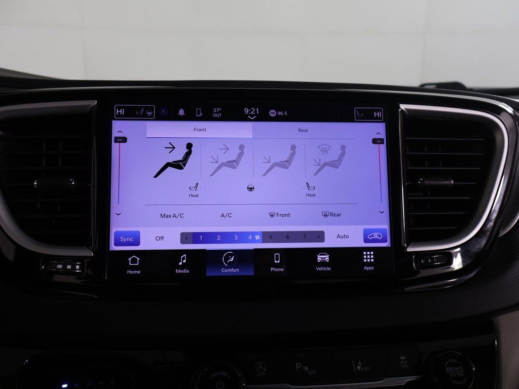 Used 2023 Chrysler Pacifica Touring-L image 45