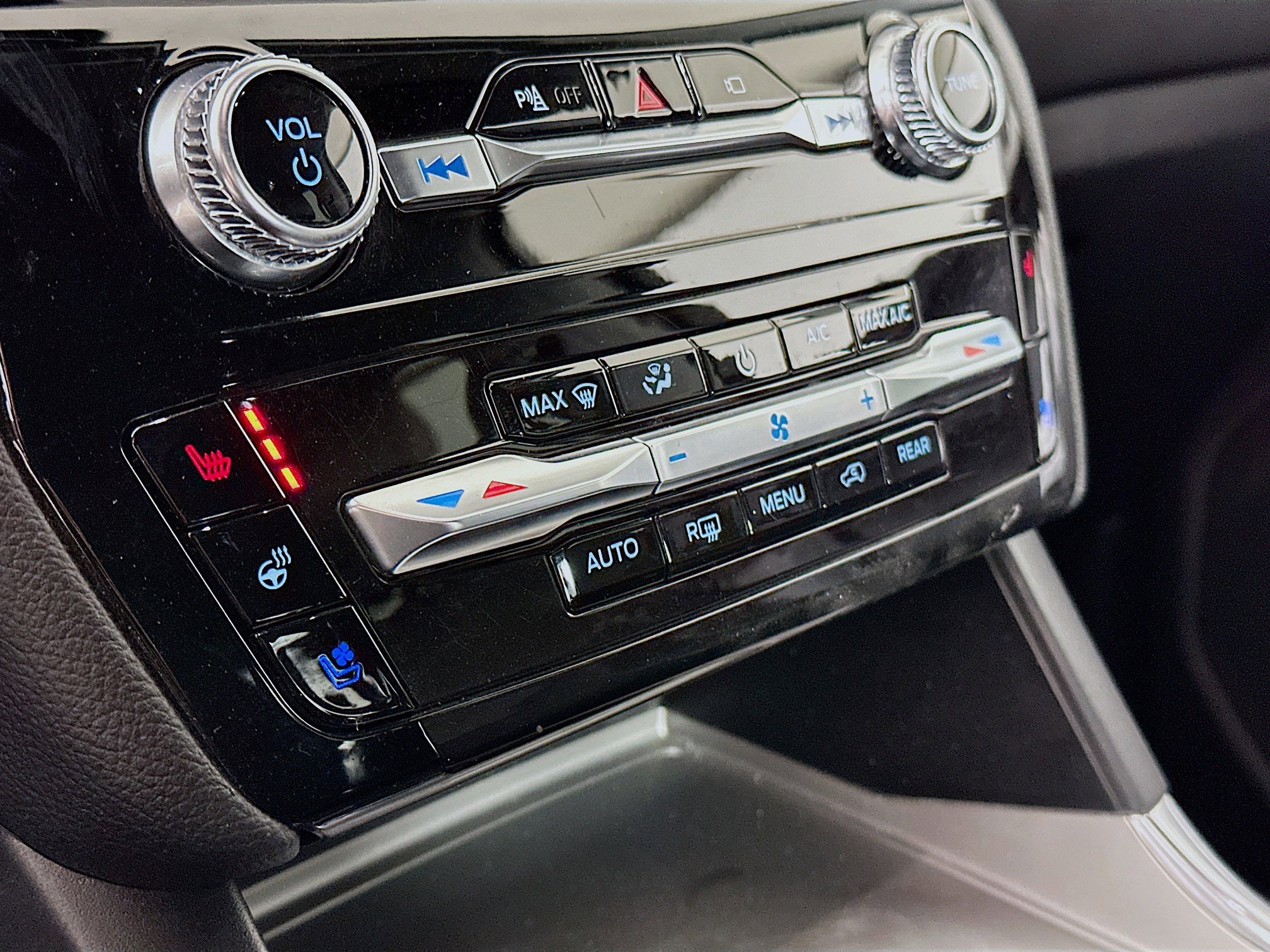 Used 2022 Ford Explorer Limited image 24