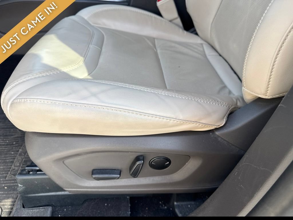 Used 2023 Ford Explorer Platinum w/ Technology Package AWD/4WD image 6