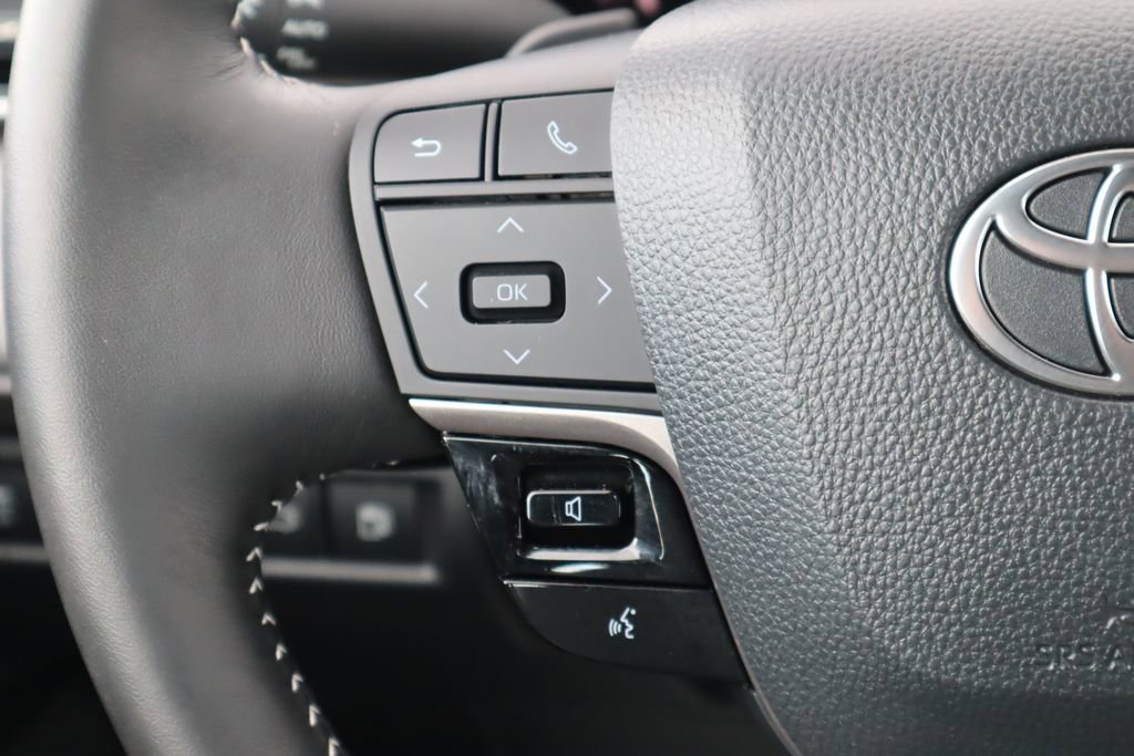 Certified 2025 Toyota Camry SE image 11