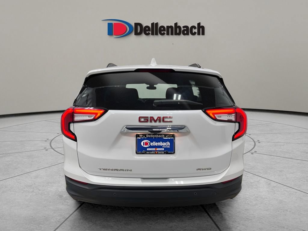 Used 2023 GMC Terrain SLE w/ Driver Convenience Package image 4