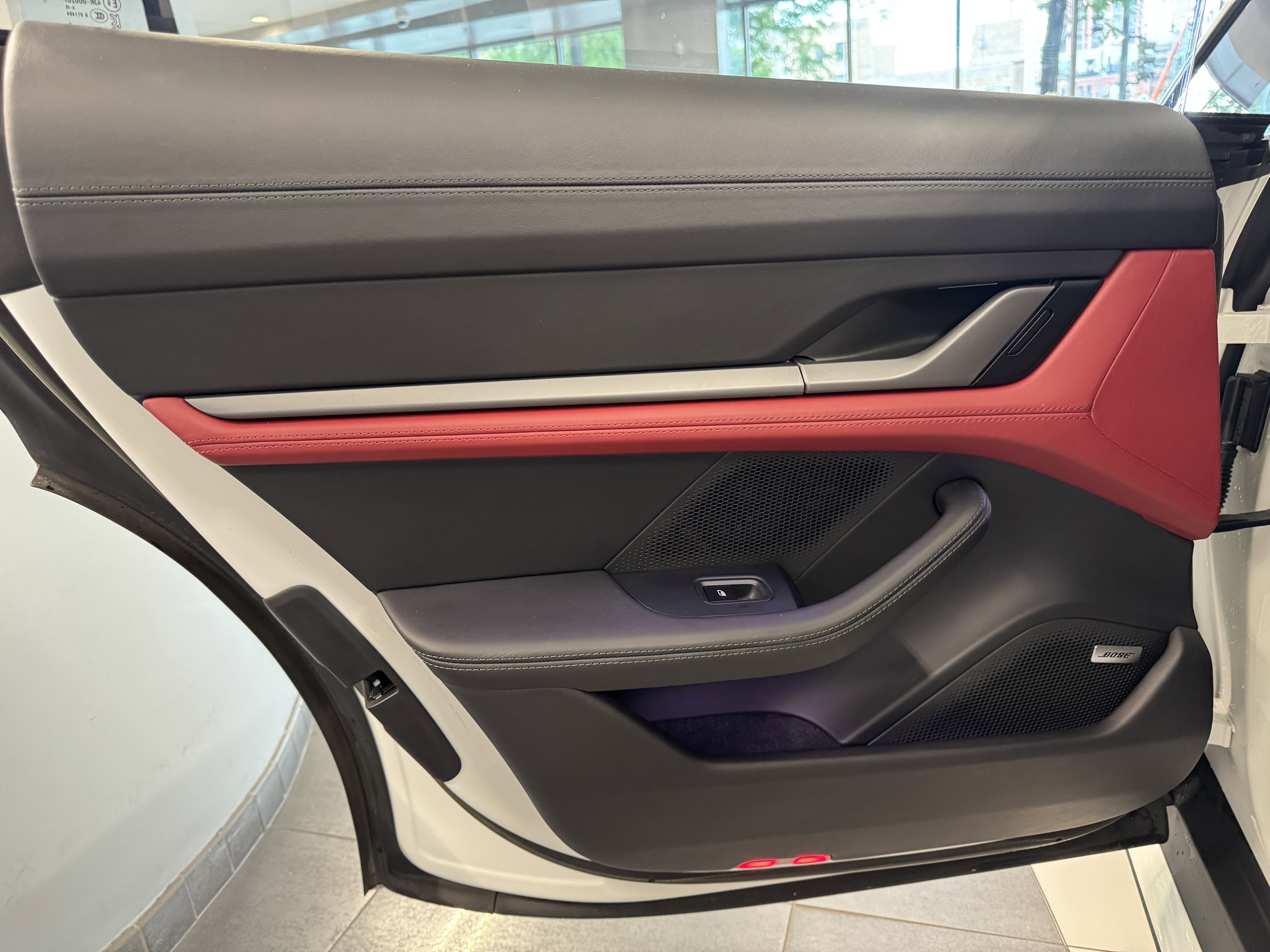 Used 2022 Porsche Taycan image 17