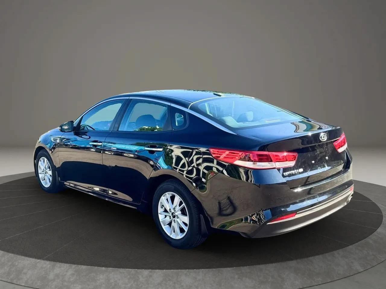 Used 2016 Kia Optima LX FWD image 4